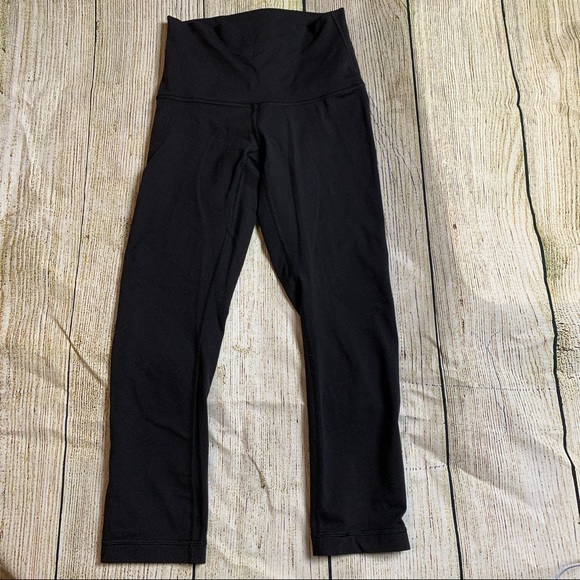LULULEMON Sz 4 Black Cropped Leggings